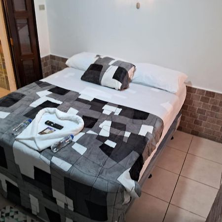 Hotel Kamelot Parque Central Κετσαλτενάνγκο Εξωτερικό φωτογραφία