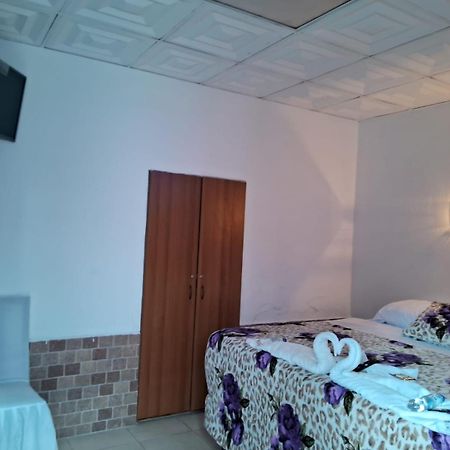 Hotel Kamelot Parque Central Κετσαλτενάνγκο Εξωτερικό φωτογραφία
