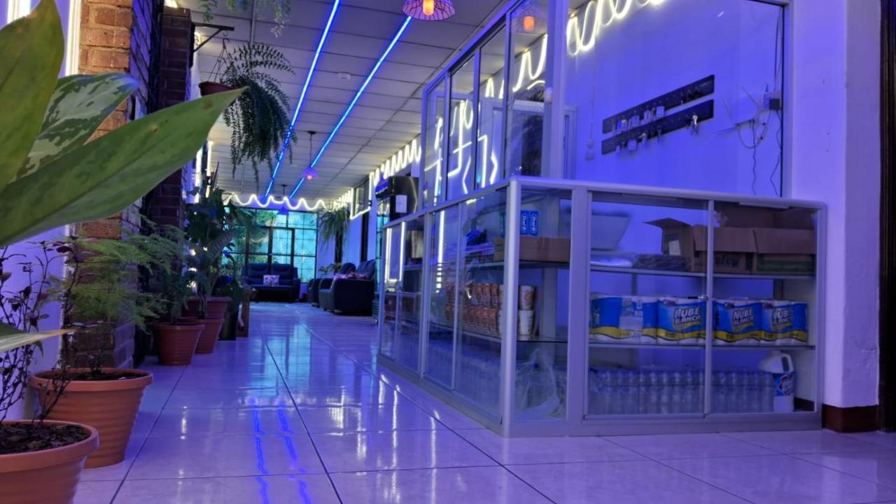 Hotel Kamelot Parque Central Κετσαλτενάνγκο Εξωτερικό φωτογραφία
