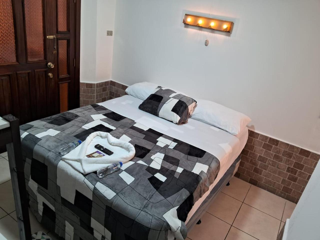 Hotel Kamelot Parque Central Κετσαλτενάνγκο Εξωτερικό φωτογραφία