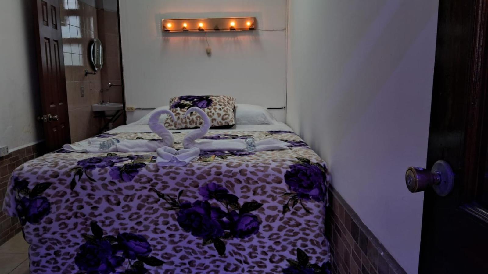 Hotel Kamelot Parque Central Κετσαλτενάνγκο Εξωτερικό φωτογραφία
