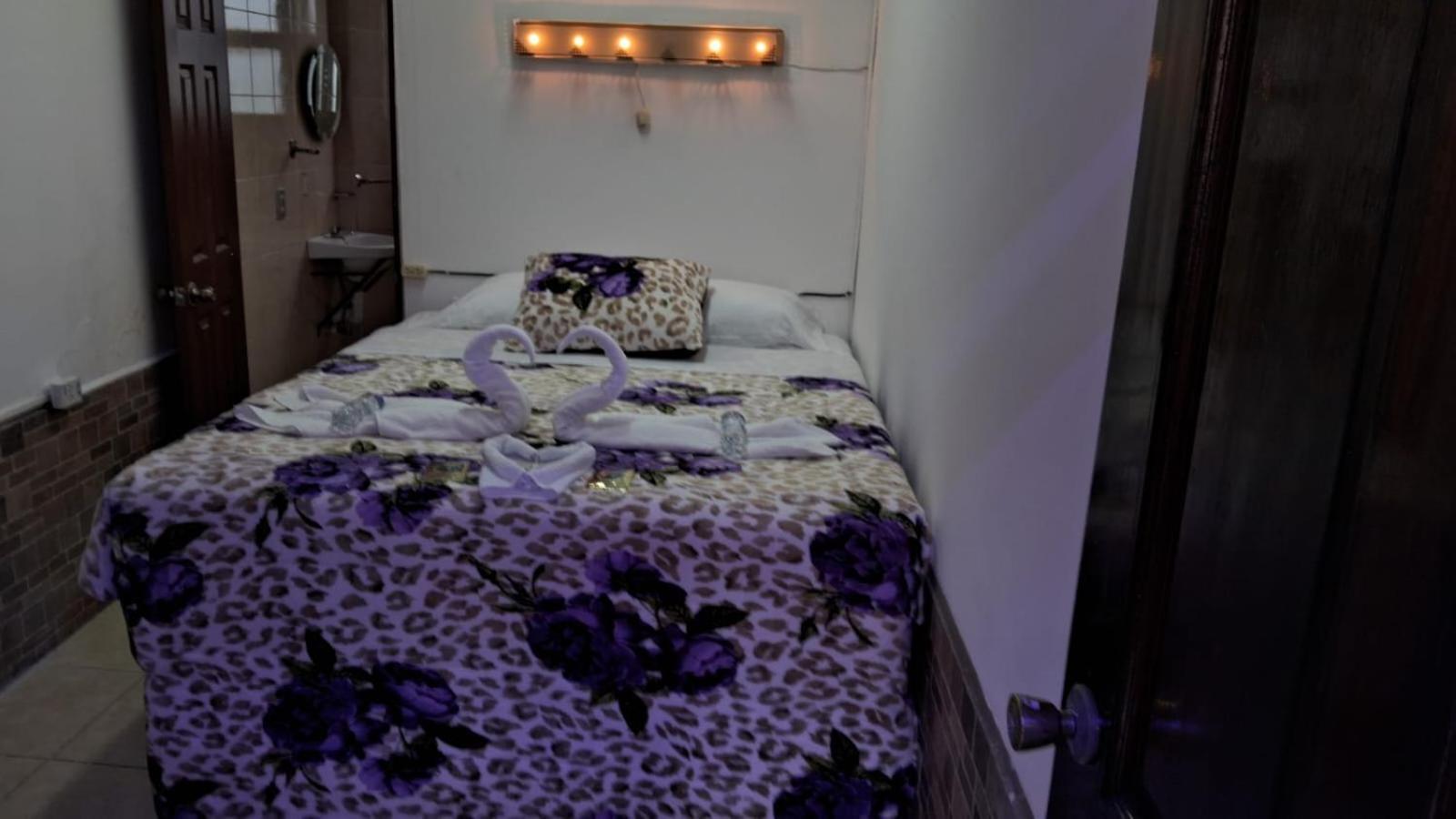 Hotel Kamelot Parque Central Κετσαλτενάνγκο Εξωτερικό φωτογραφία
