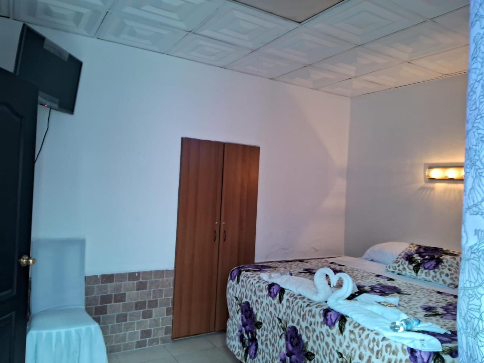 Hotel Kamelot Parque Central Κετσαλτενάνγκο Εξωτερικό φωτογραφία
